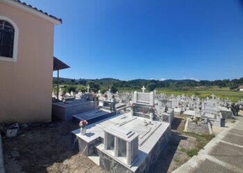 “Επιδρομή” στα μνήματα στο κοιμητήριο Καλλικώμου