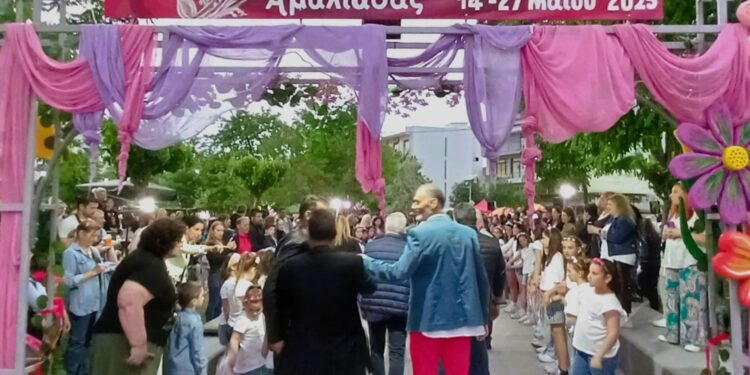 ΔΗΜΟΣ ΗΛΙΔΑΣ: “Πλημμύρισε” από κόσμο η Αμαλιάδα την ημέρα εγκαινίων της 23ης Πανηλειακής Ανθοκομικής Έκθεσης
