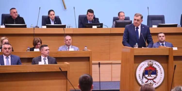 Ο Μίλοραντ Ντόντικ ζητά «επιστροφή στο Ντέιτον» και διάλογο χωρίς ξένες επιβολές