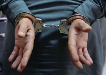 ΠΥΡΓΟΣ: Αφαίρεσε από όχημα 5.000 ευρώ και κινητό τηλέφωνο