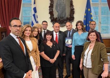 ΔΙΟΝΥΣΙΑ ΑΥΓΕΡΙΝΟΠΟΥΛΟΥ: “’Έμπρακτη η αλληλεγγύη των Ηλείων στα ασυνόδευτα προσφυγόπουλα της Κύπρου”