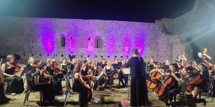 ΔΙΕΘΝΕΣ ΦΕΣΤΙΒΑΛ ΑΡΧΑΙΑΣ ΟΛΥΜΠΙΑΣ: Μάγεψε η Συμφωνική Ορχήστρα Νέων Ζυρίχης στο Κάστρο Χλεμούτσι