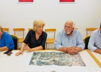 ΔΗΜΟΣ ΗΛΙΔΑΣ: Επίσκεψη της βουλευτού Αχαΐας της Νέας Αριστεράς Σίας Αναγνωστοπούλου στο Δήμο και συνάντηση με το Χρήστο Χριστοδουλόπουλο
