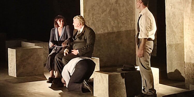 Μάγεψε η παράσταση “Μια Άλλη Θήβα”