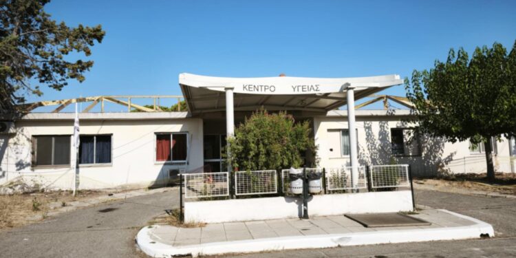 ΔΗΜΟΣ ΑΝΔΡΑΒΙΔΑΣ – ΚΥΛΛΗΝΗΣ: Συνεχίζονται εντατικά οι εργασίες αντικατάστασης οροφής στο Κέντρο Υγείας Βάρδας