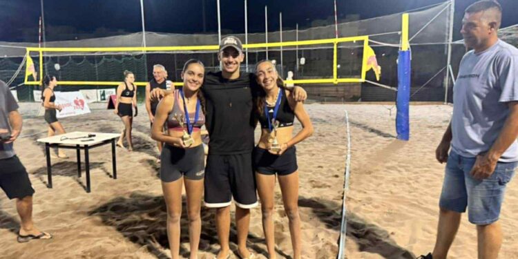 Πρωταθλήτριες Πελοποννήσου στο Beach Volley Κ17 οι αδελφές Τσούμα