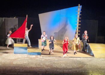 Στο φως του θεάτρου, το καπλάνι μάς κοίταξε ξανά