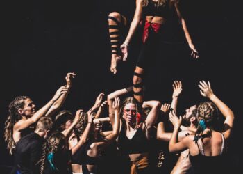 Το CirCus Komono από τη Γαλλία στο Ανοιχτό Θέατρο Καβασίλων “Χρήστος Μάλλιαρης”