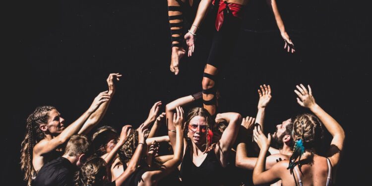 Το CirCus Komono από τη Γαλλία στο Ανοιχτό Θέατρο Καβασίλων “Χρήστος Μάλλιαρης”