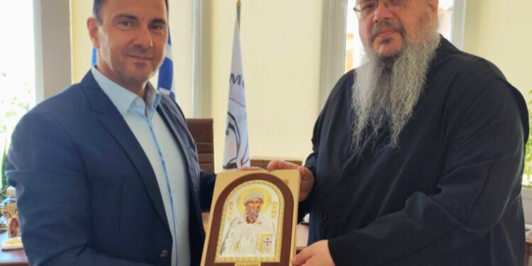 Ο Μητροπολίτης Λαρίσης και Τυρνάβου κ.κ. Ιερώνυμος στον Δήμο Ζαχάρως