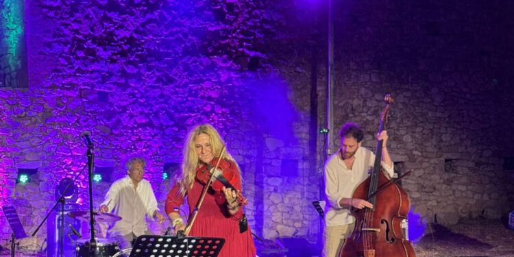 ΔΙΕΘΝΕΣ ΦΕΣΤΙΒΑΛ ΑΝΔΡΑΒΙΔΑΣ – ΚΥΛΛΗΝΗΣ:  Ένα μαγικό μουσικό ταξίδι από την Ευανθία Ρεμπούτσικα