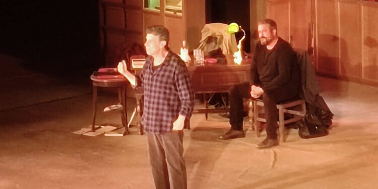 Θριαμβευτική η παράσταση “Αινιγματικές Παραλλαγές” στο Θέατρο της Αρχαίας Ήλιδας