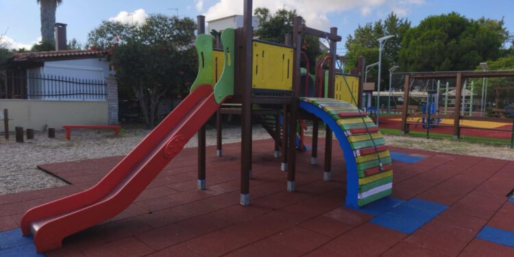 ΔΗΜΟΣ ΑΝΔΡΑΒΙΔΑΣ – ΚΥΛΛΗΝΗΣ: Νέες, σύγχρονες και ασφαλείς παιδικές χαρές στην Κυλλήνη και τη Νέα Μανολάδα