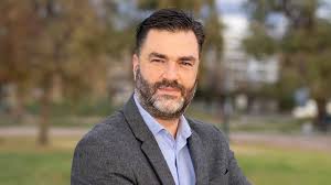 “ΝΕΑ ΔΥΤΙΚΗ ΕΛΛΑΔΑ – ΕΝΩΜΕΝΟΙ ΜΠΟΡΟΥΜΕ”: Ερώτηση Σκιαδαρέση για την επιβάρυνση της δημόσιας υγείας από τις πυρκαγιές