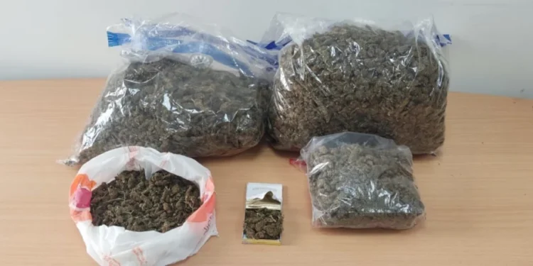 Συνελήφθησαν δύο άτομα για μεταφορά 6 κιλών κάνναβης στην Ηλεία