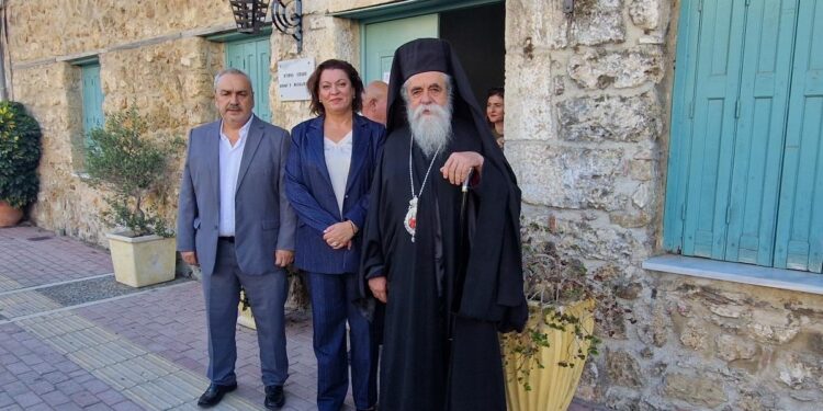 Γέφυρα φιλίας το κτίριο Σισίνη