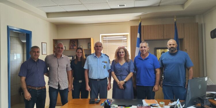 ΔΗΜΟΣ ΠΥΡΓΟΥ: Ενημερωτική επίσκεψη νέων του Δήμου στην Αστυνομική Διεύθυνση Ηλείας στο πλαίσιο του Youth Lab Festival