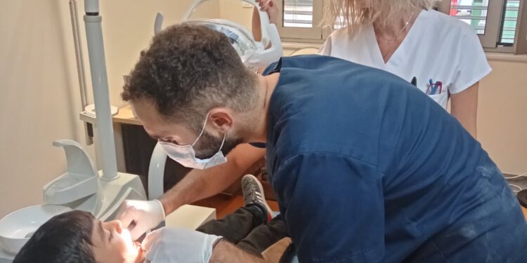 ΔΗΜΟΣ ΑΝΔΡΑΒΙΔΑΣ – ΚΥΛΛΗΝΗΣ: Εμβολιασμός και Οδοντιατρικός έλεγχος παιδιών ΡΟΜΑ στο πολυδύναμο Πολυιατρείο Λεχαινών