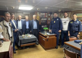 Επίσκεψη του Δημάρχου Πύργου Στάθη Καννή στα πολεμικά πλοία “ΛΗΜΝΟΣ” και “ΡΙΤΣΟΣ”