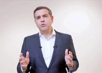 ΑΛΕΞΗΣ ΤΣΙΠΡΑΣ: “Σύντομα να ταξεδέψουμε μαζί σε πιο όμορφες θάλασσες”