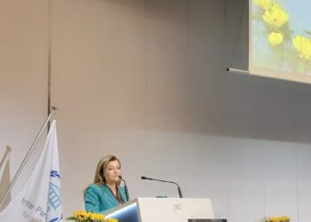 ΔΙΟΝΥΣΙΑ ΑΥΓΕΡΙΝΟΠΟΥΛΟΥ: “Η μείωση του μεθανίου είναι στρατηγική επιλογή για καθαρό αέρα, καινοτομία και βιώσιμη ανάπτυξη”