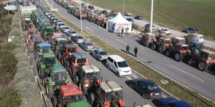 Οι Θεσσαλοί αγροτοκτηνοτρόφοι στήνουν μπλόκο στη Νίκαια!