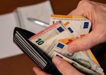 Eurostat: Στην Ελλάδα ο δεύτερος χειρότερος μισθός πλήρους απασχόλησης το 2024