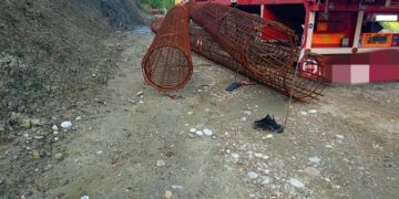 Κουτσοχέρα: Σοβαρός τραυματισμός οδηγού φορτηγού που καταπλακώθηκε από σίδερα!