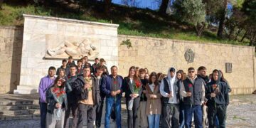 Ένα λουλούδι για το Πολυτεχνείο!