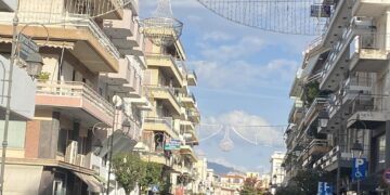 ΔΗΜΟΣ ΠΥΡΓΟΥ: Ο Πύργος φοράει τα γιορτινά του