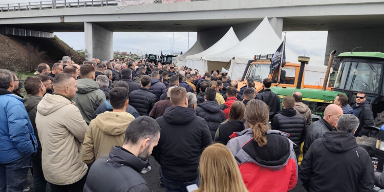Μπλόκο Νίκαιας: Αποφασίστηκε η κλιμάκωση του αγώνα!