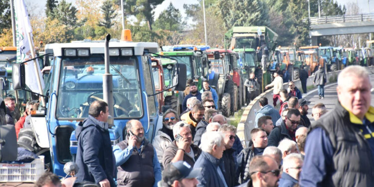 “Εργατιά, αγροτιά, μια φωνή και μια γροθιά”