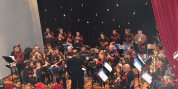 ΛΕΧΑΙΝΑ: Η θριαμβευτική συναυλία της Φιλαρμονικής “Ο Ορφεύς” στο Σινέ Άστρον