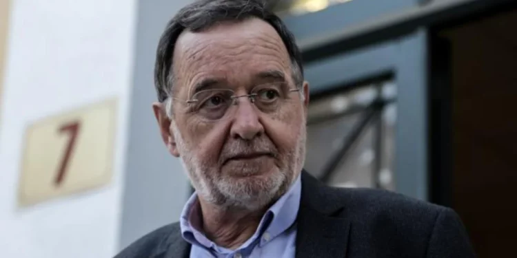 Λαφαζάνης: “O Τσίπρας έκανε τον επικήδειο του ΣΥΡΙΖΑ, θα πάθει συγκοπή αν καθίσω δίπλα του”
