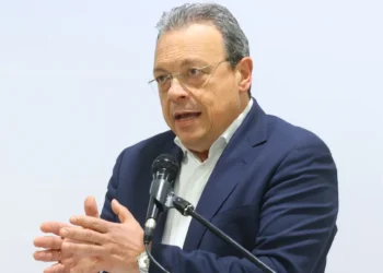 Φάμελλος: “Η αγροτιά δεν είναι εχθρός της Ελλάδας – είναι η πολιτική που εγκαταλείπει τον πρωτογενή τομέα”