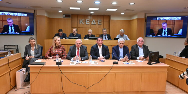 ΚΕΔΕ: Πρώτη συενδρίαση με επίκεντρο τη χρηματοδότηση των Δήμων και τον αθλητισμό