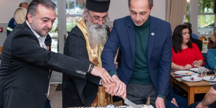 ΔΗΜΟΣ ΑΡΧΑΙΑΣ ΟΛΥΜΠΙΑΣ: Σε ζεστό κλίμα έκοψαν την πίτα τους οι εργαζόμενοι!