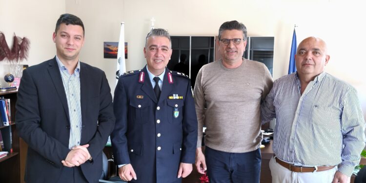 ΔΗΜΟΣ ΑΝΔΡΑΒΙΔΑΣ – ΚΥΛΛΗΝΗΣ: Συνάντηση Δημάρχου Γιάννη Λέντζα με το νέο Διευθυντή Αστυνομίας Ηλείας