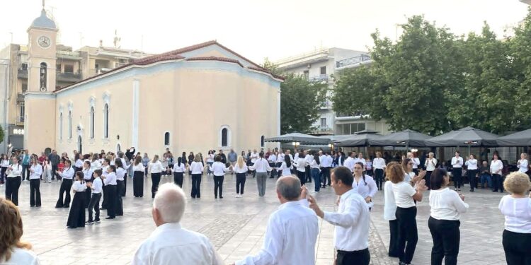 ΔΗΜΟΣ ΗΛΙΔΑΣ: Γιόρτασε με μια μεγάλη μουσικοχορευτική εκδήλωση την Παγκόσμια Ημέρα Χορού (φωτος)