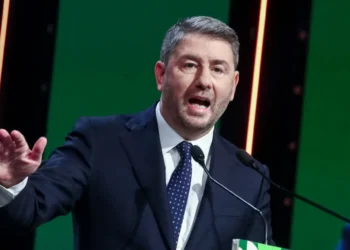 Το ΠΑΣΟΚ προτείνει τετραήμερη εργασία