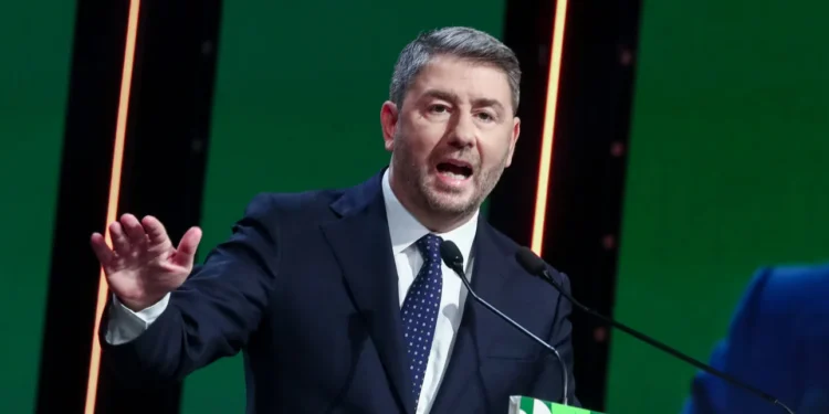Το ΠΑΣΟΚ προτείνει τετραήμερη εργασία
