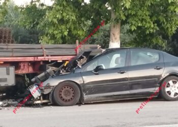 ΖΑΧΑΡΩ: Ι.Χ. προσέκρουσε σε σταθμευμένη πλατφόρμα νταλίκας