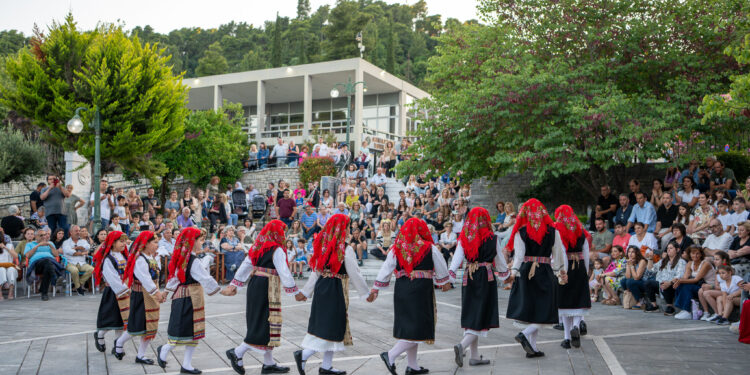 Με μεγάλη επιτυχία πραγματοποιήθηκε το 2ο Παιδικό Φεστιβάλ Ελληνικού Παραδοσιακού Χορού Αρχαίας Ολυμπίας