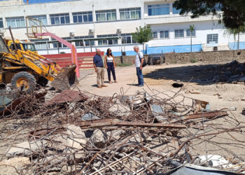 ΔΗΜΟΣ ΠΥΡΓΟΥ: Κατεδάφισε παλιό κτίσμα στο προαύλιο του 2ου Δημοτικού Σχολείου
