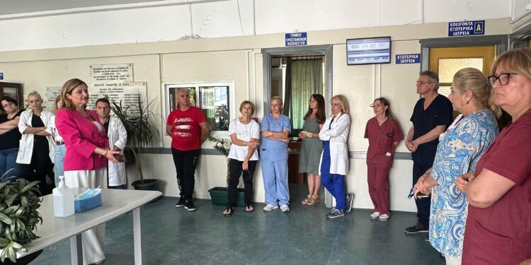 ΔΙΟΝΥΣΙΑ ΑΥΓΕΡΙΝΟΠΟΥΛΟΥ: Επίσκεψη στη Νοσηλευτική Μονάδα Κρεστένων