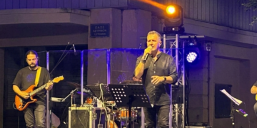 “Πλημμύρισε” από κόσμο ο Πύργος στη Λευκή Νύχτα (φωτος)
