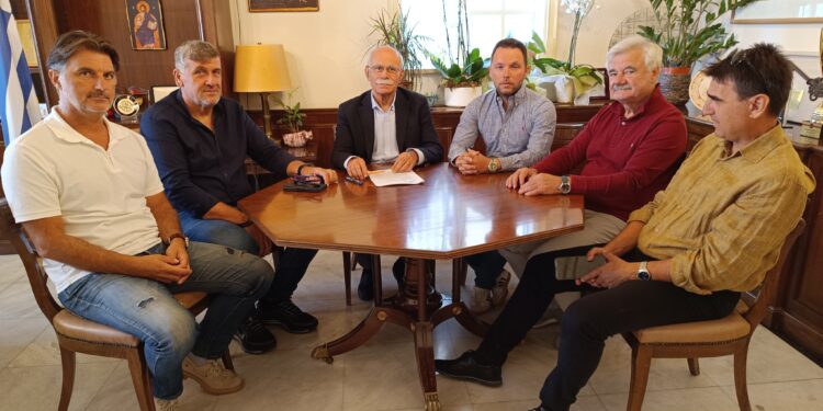 ΔΗΜΟΣ ΠΥΡΓΟΥ: Ξεκινούν τα έργα στο γήπεδο Σαλμώνης!